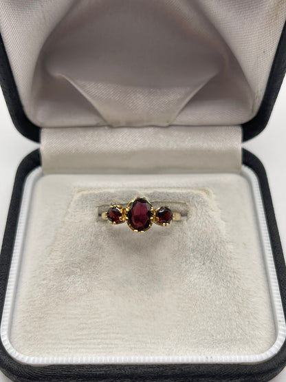 9ct gold garnet ring