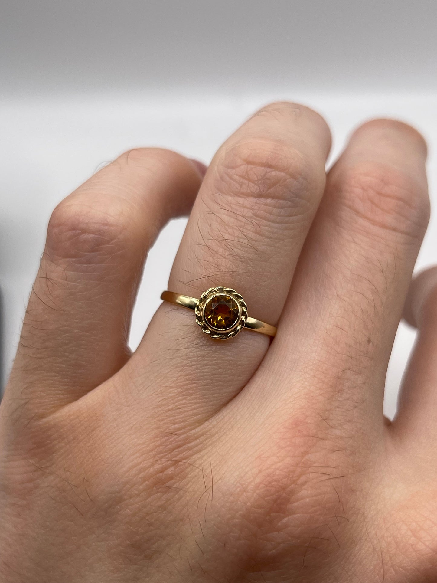 9ct gold citrine ring