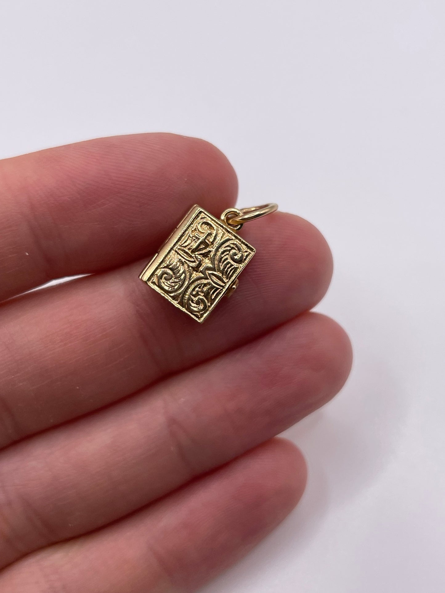 9ct gold bible charm