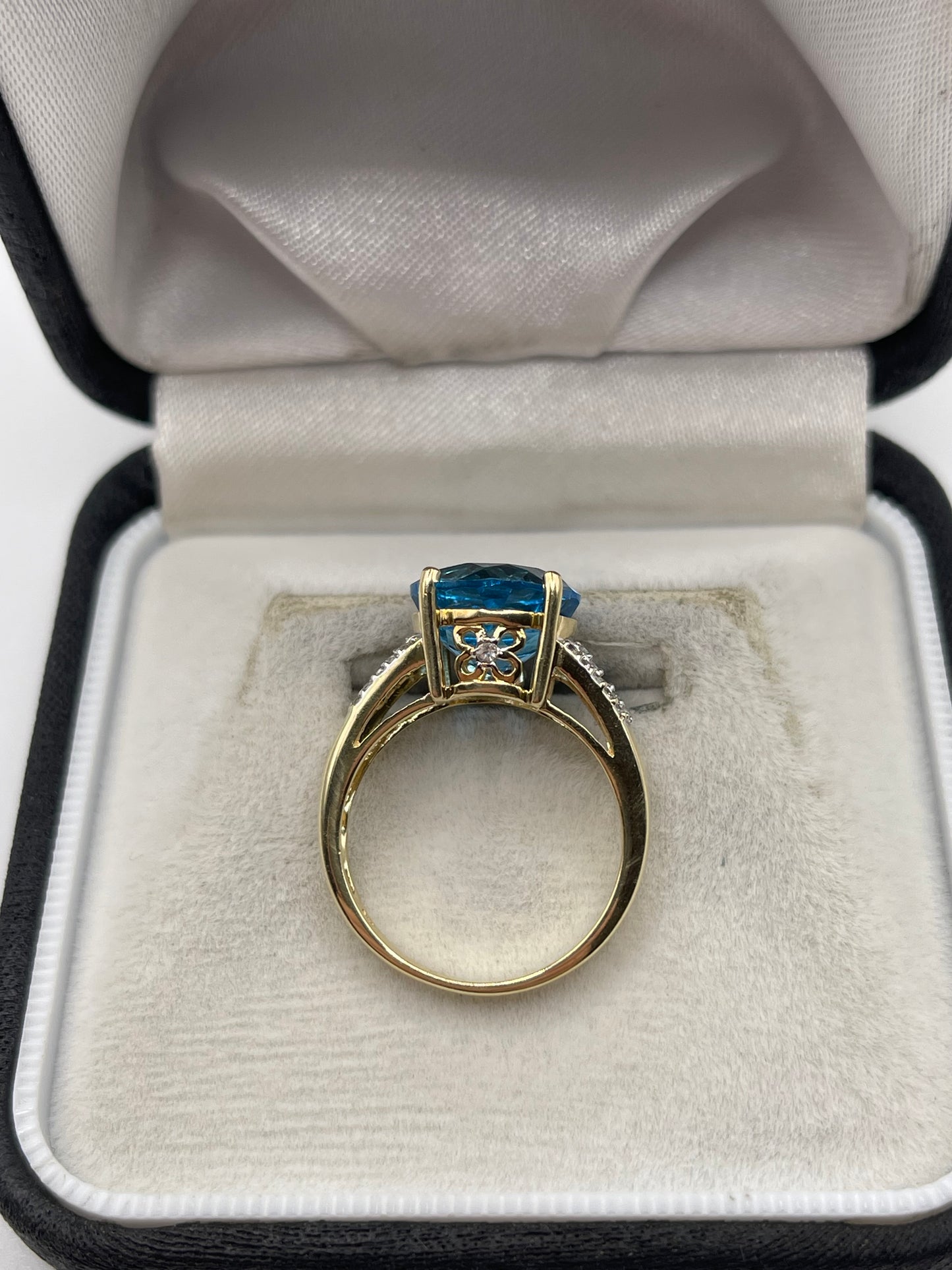 9ct gold topaz cluster ring