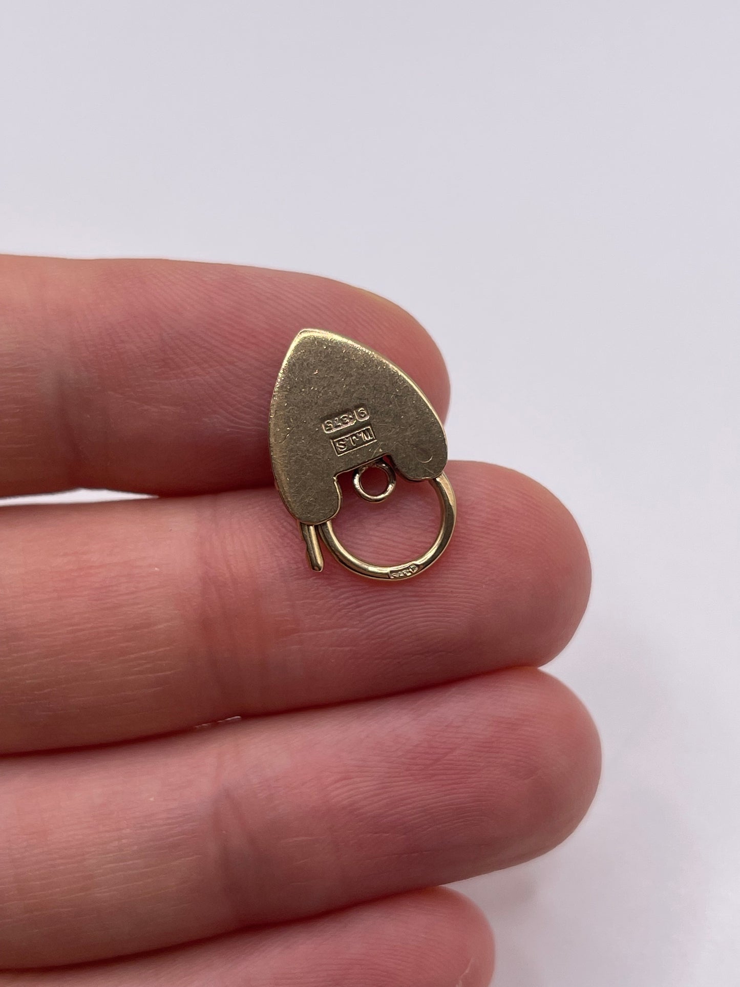 9ct gold padlock 2