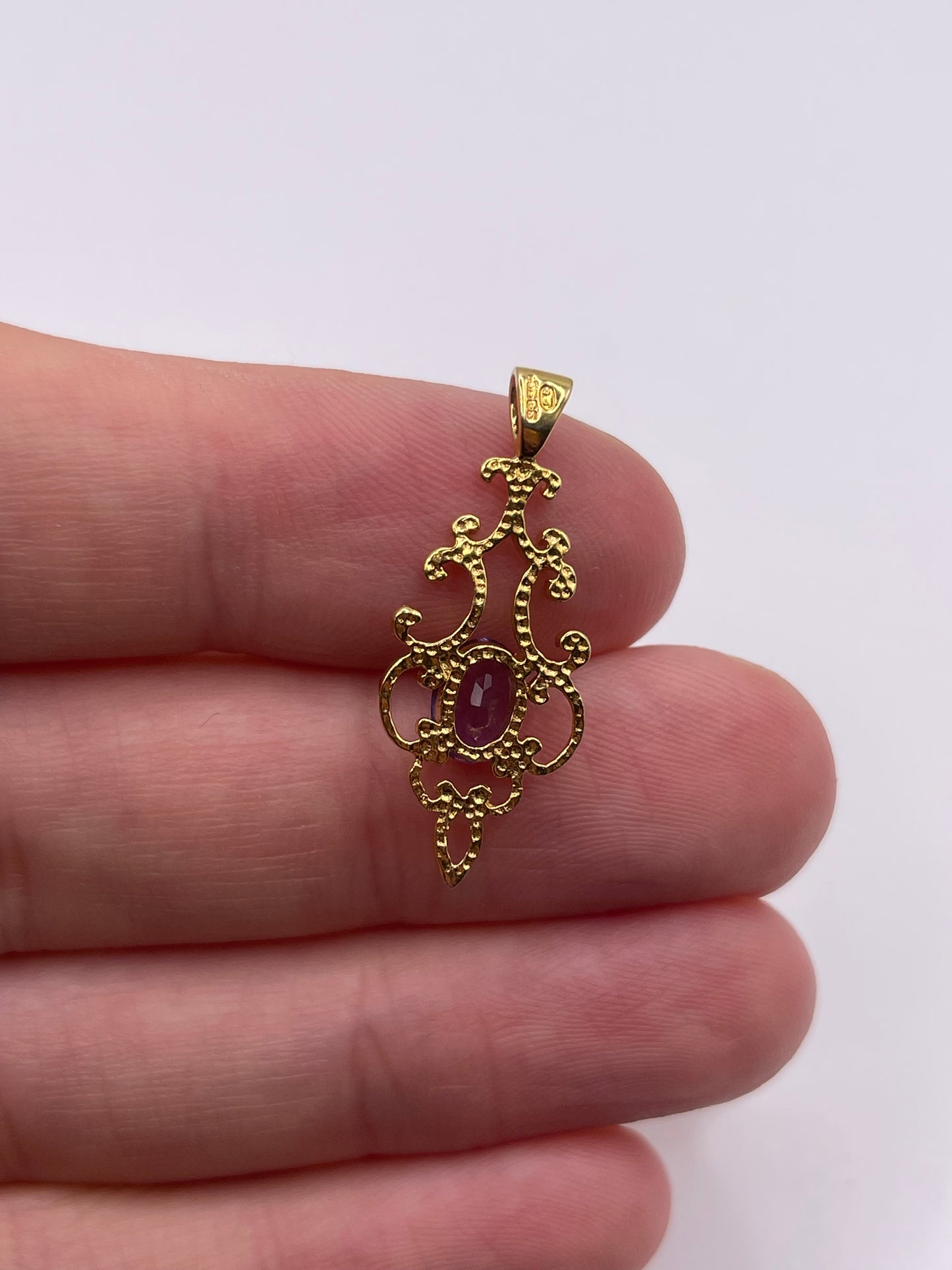 9ct gold amethyst pendant