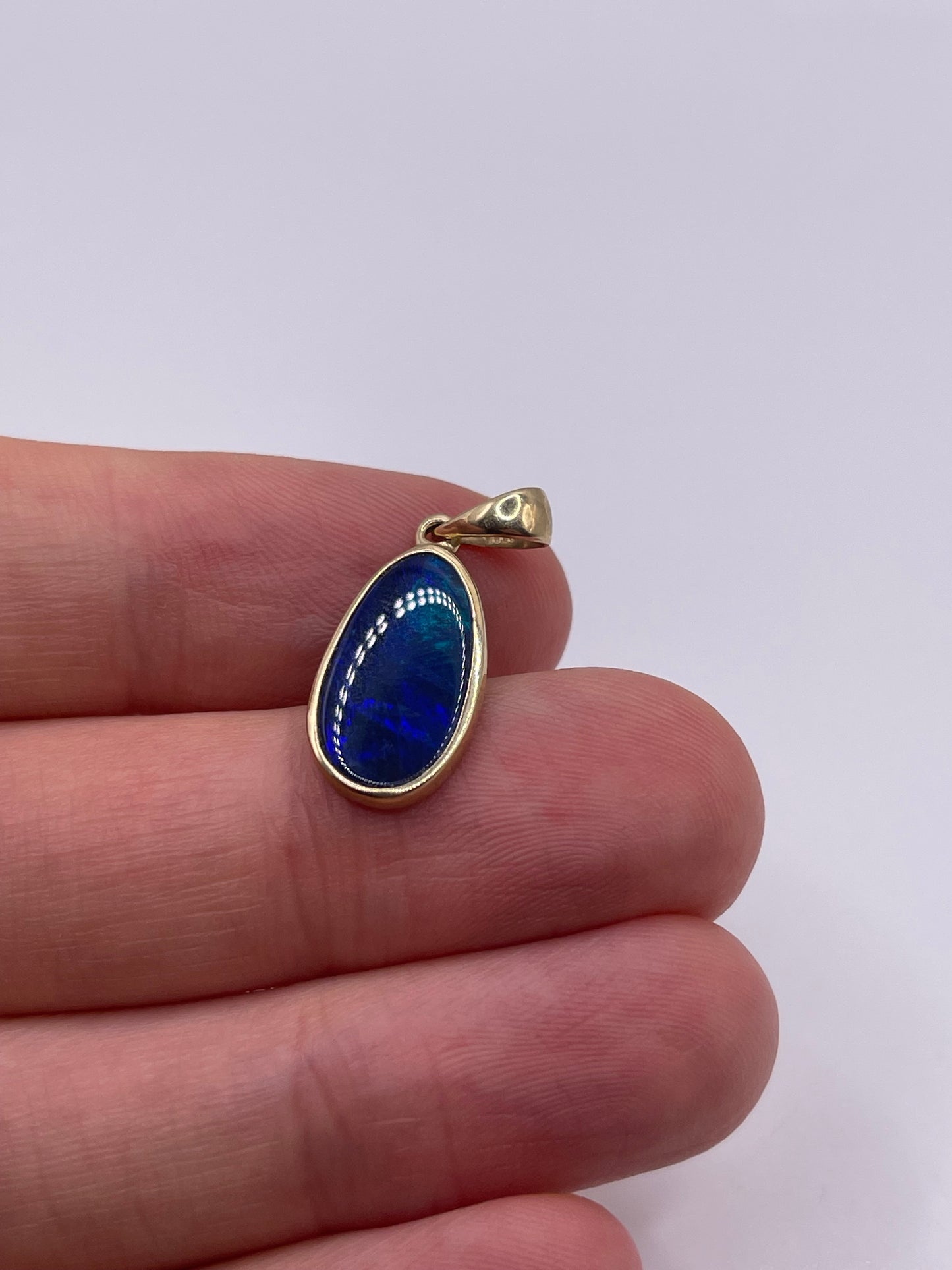 9ct gold black opal doublet pendant