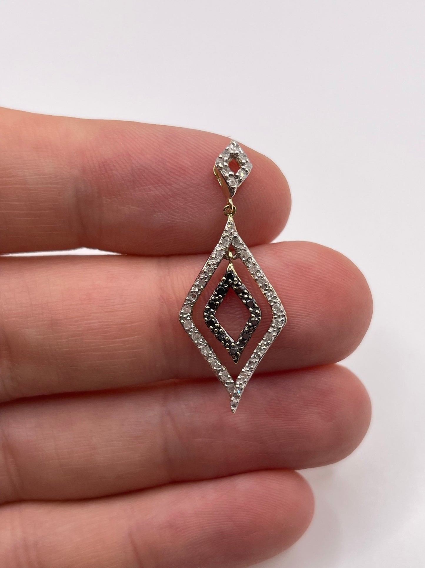 9ct gold diamond cluster pendant