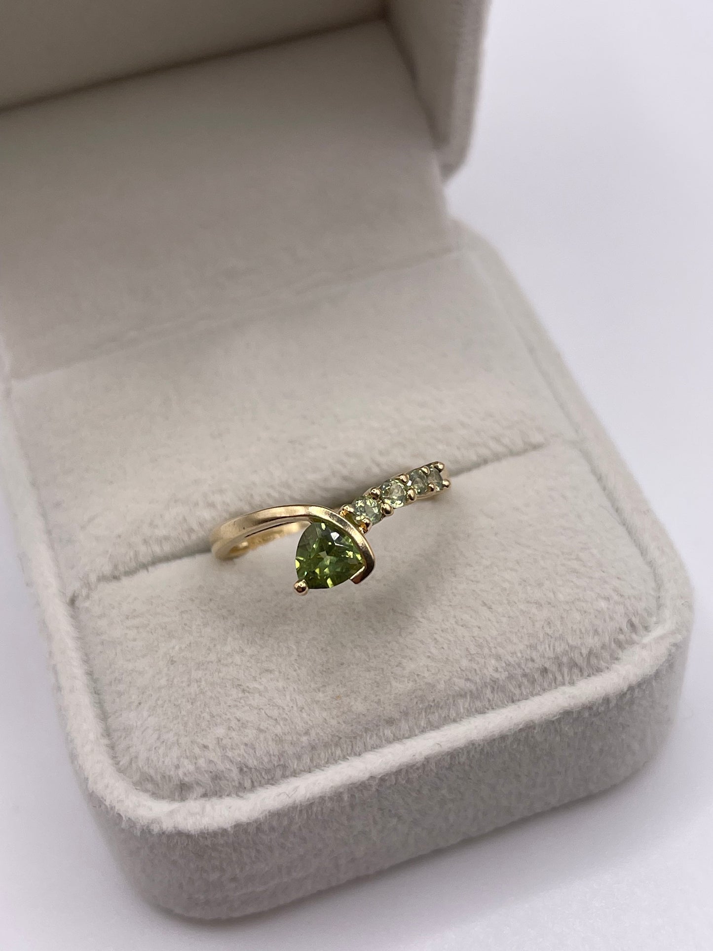 9ct gold quartz ring