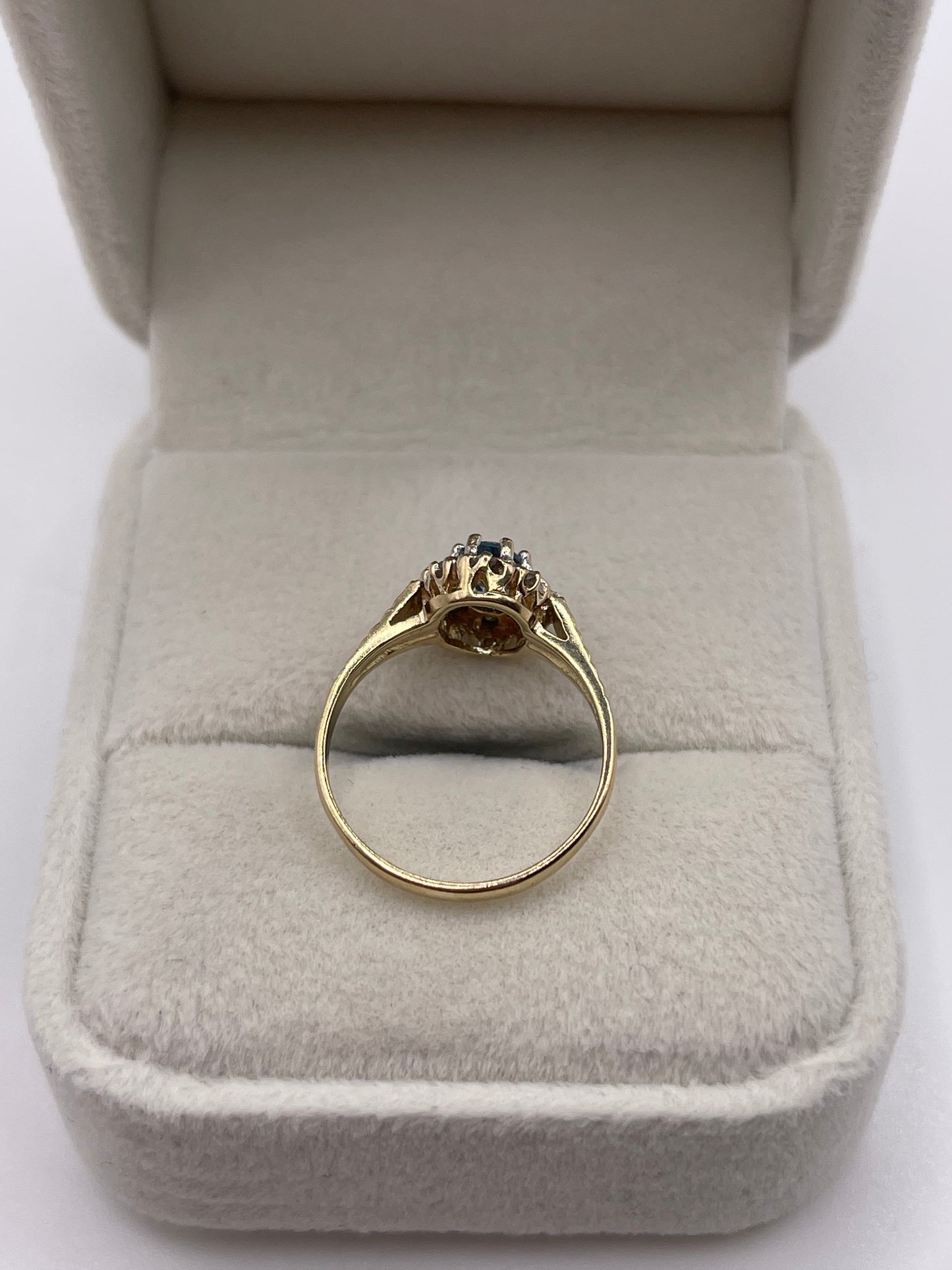 9ct gold topaz and diamond ring