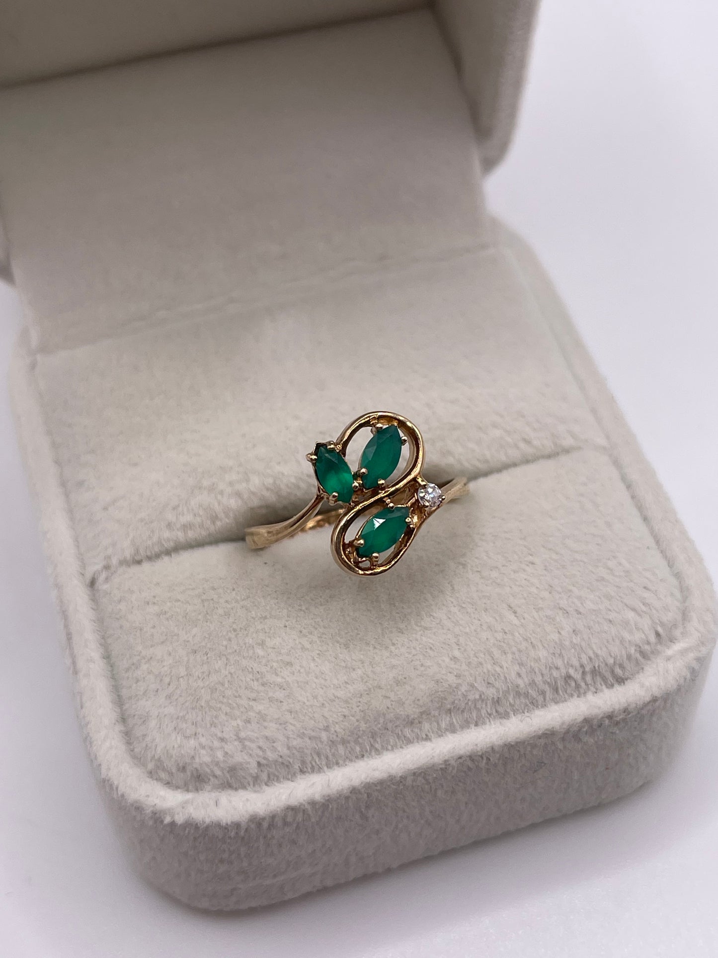 9ct gold green agate and cz ring