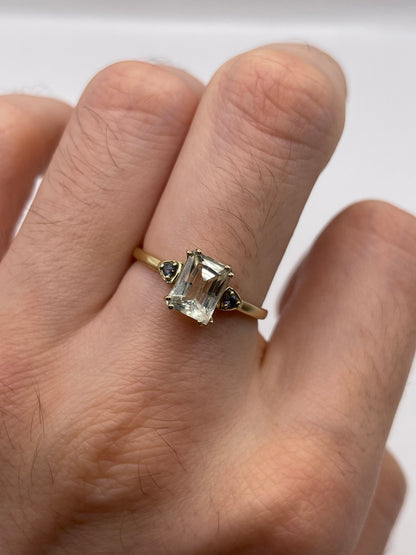 9ct gold quartz and sapphire ring