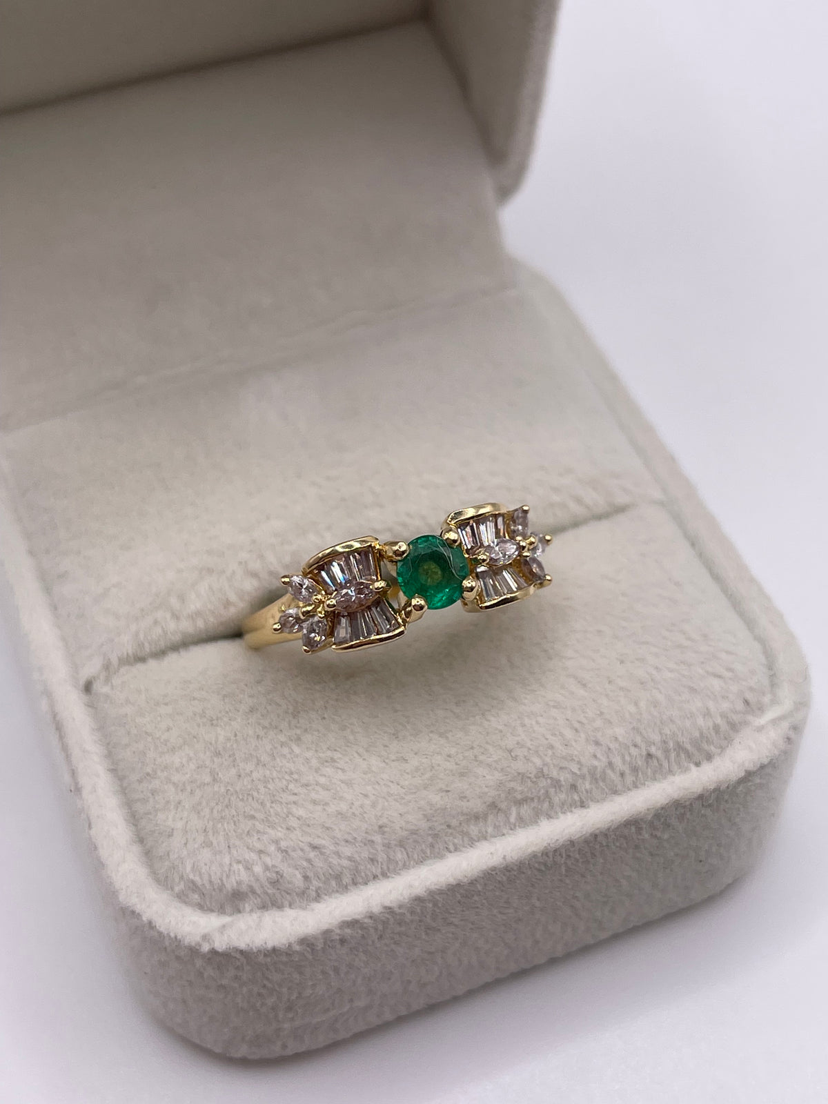 18ct gold emerald and diamond ring