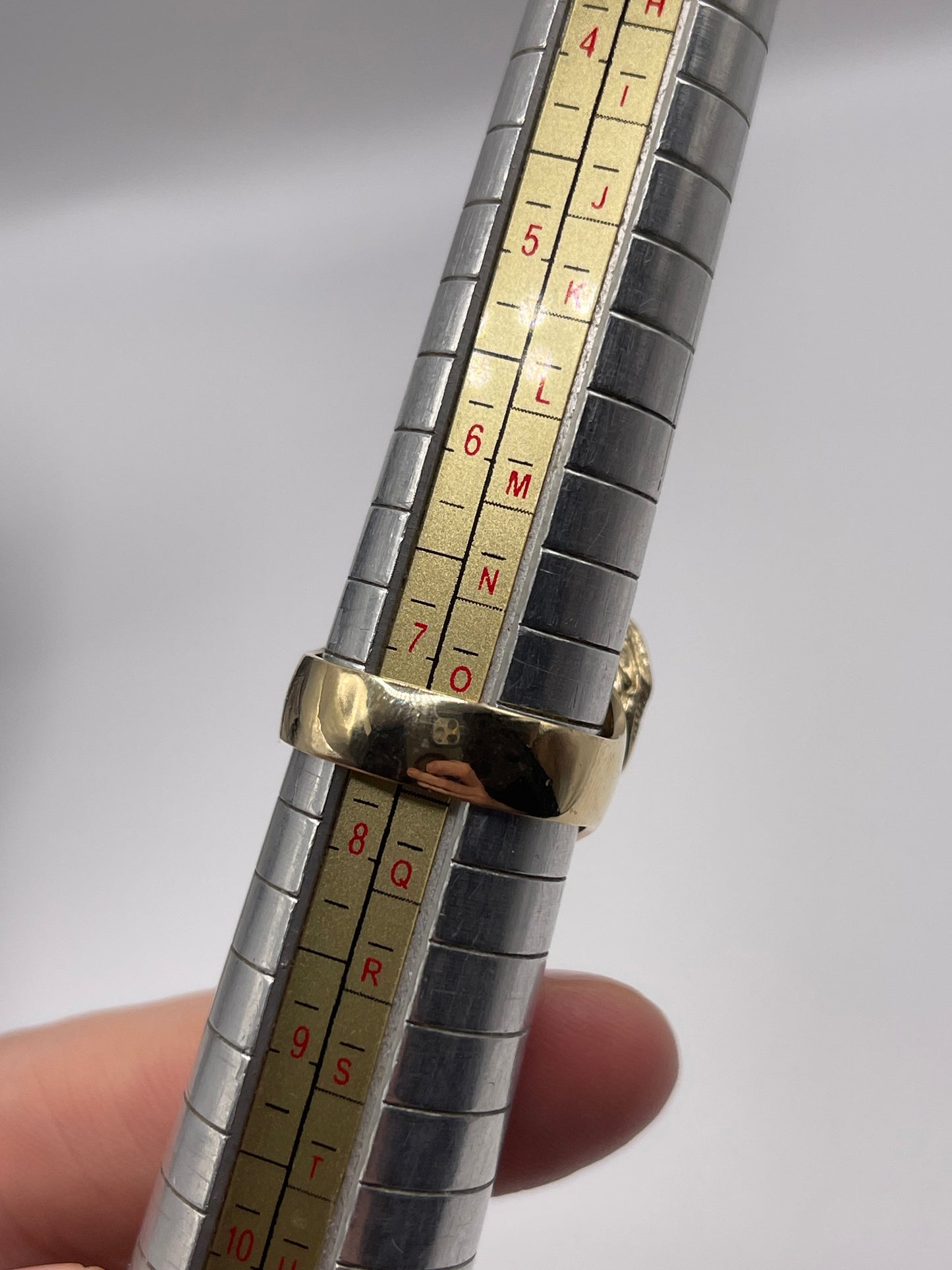 Heavy 9ct gold eagle ring