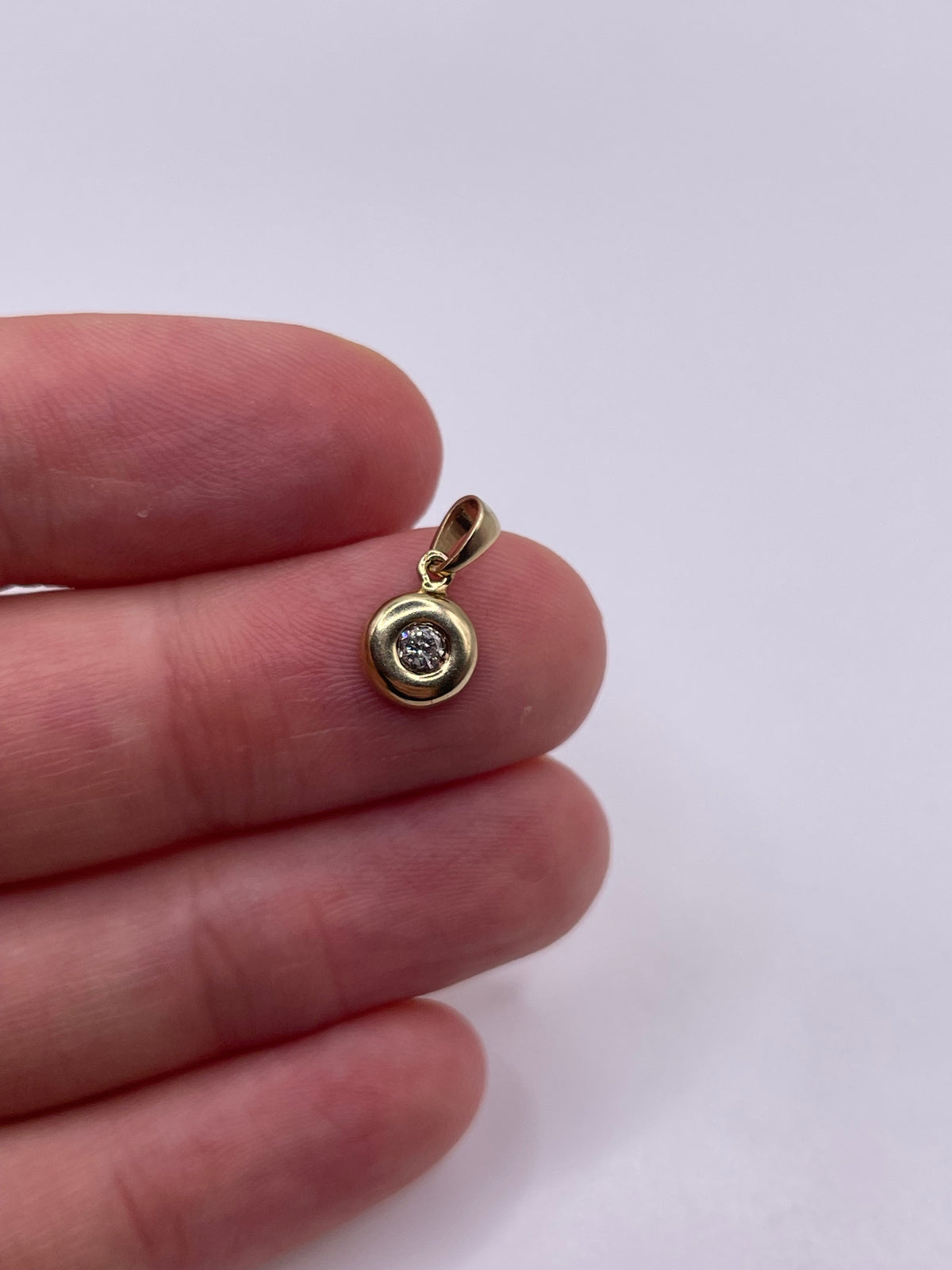 9ct gold diamond pendant
