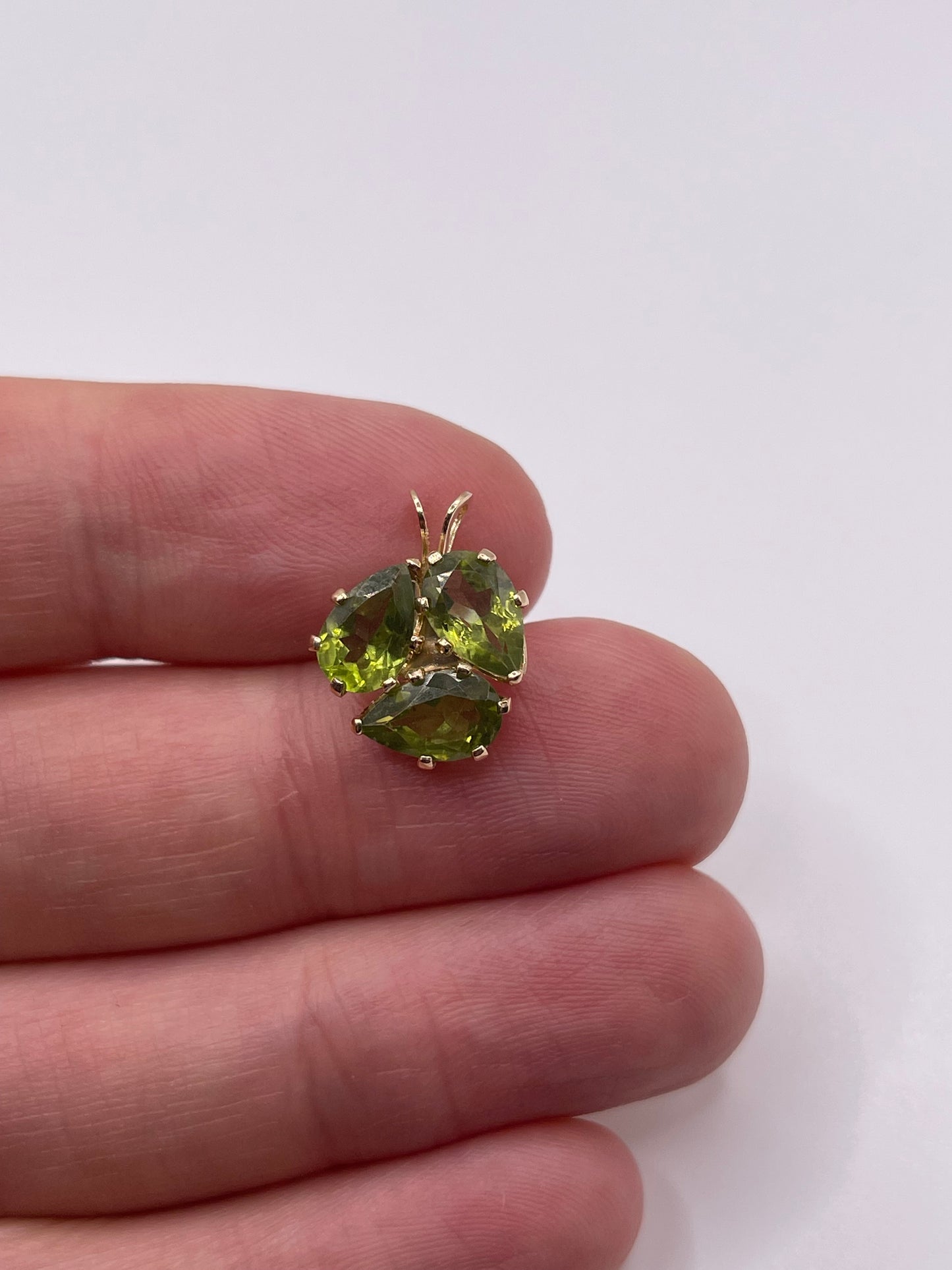 9ct gold quartz pendant