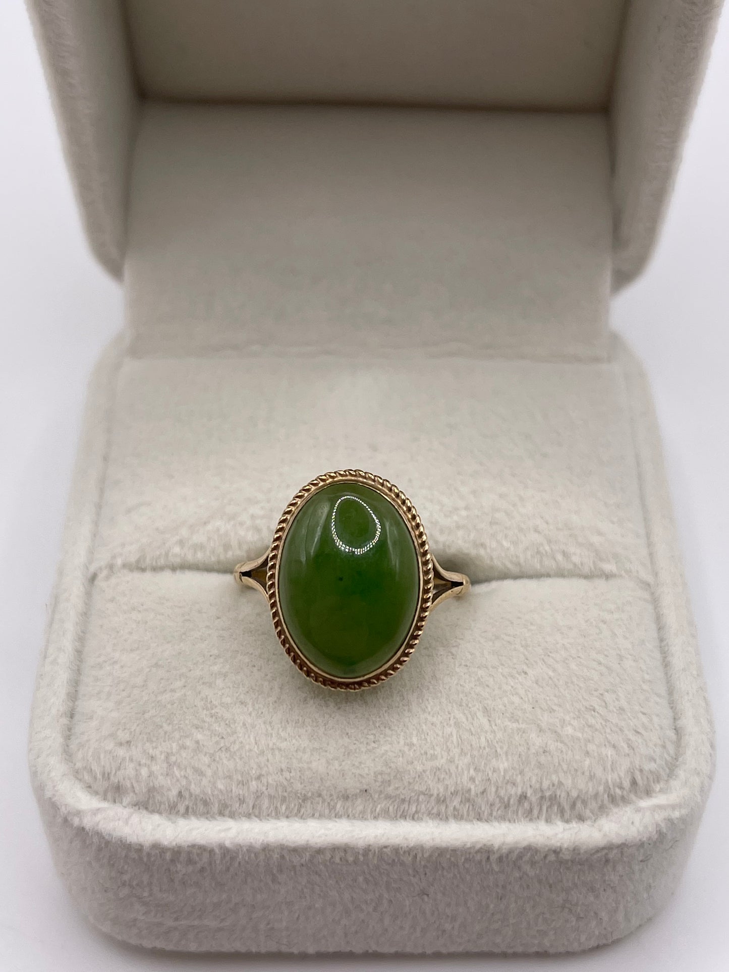 9ct gold jade ring