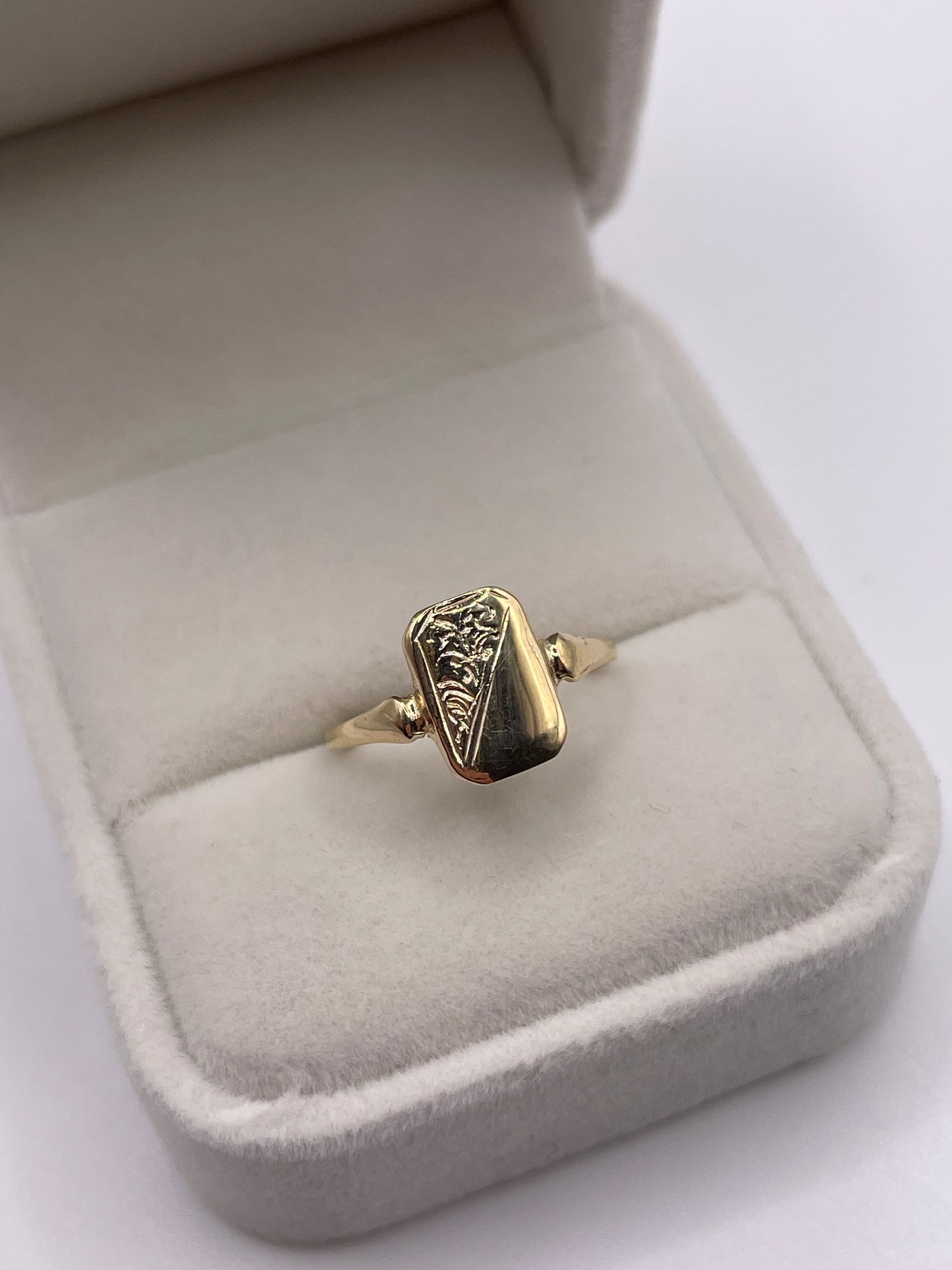 9ct gold signet ring