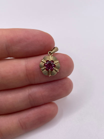 9ct gold garnet pendant