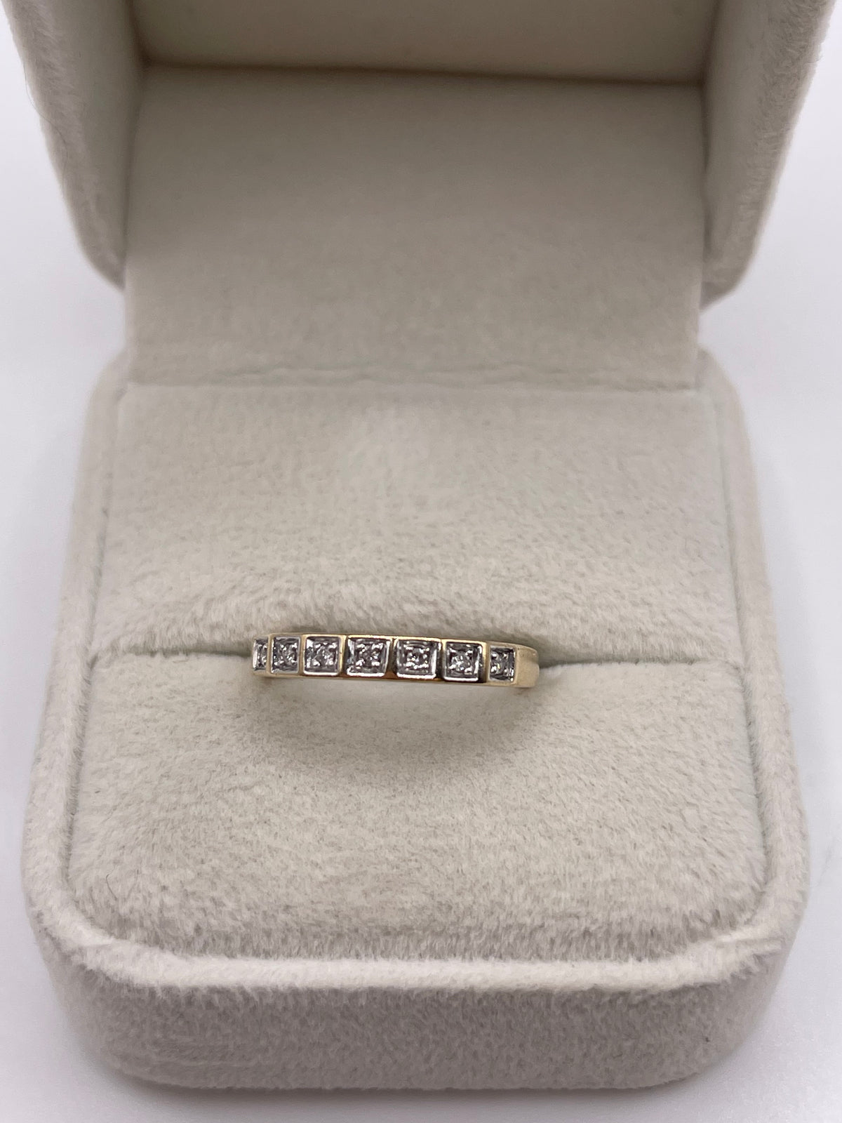 9ct gold diamond ring