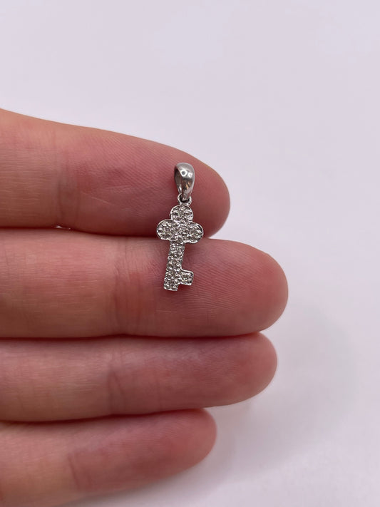 9ct white gold diamond key pendant