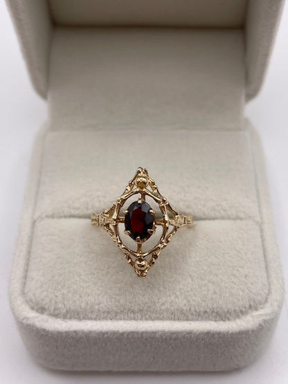 9ct gold garnet ring