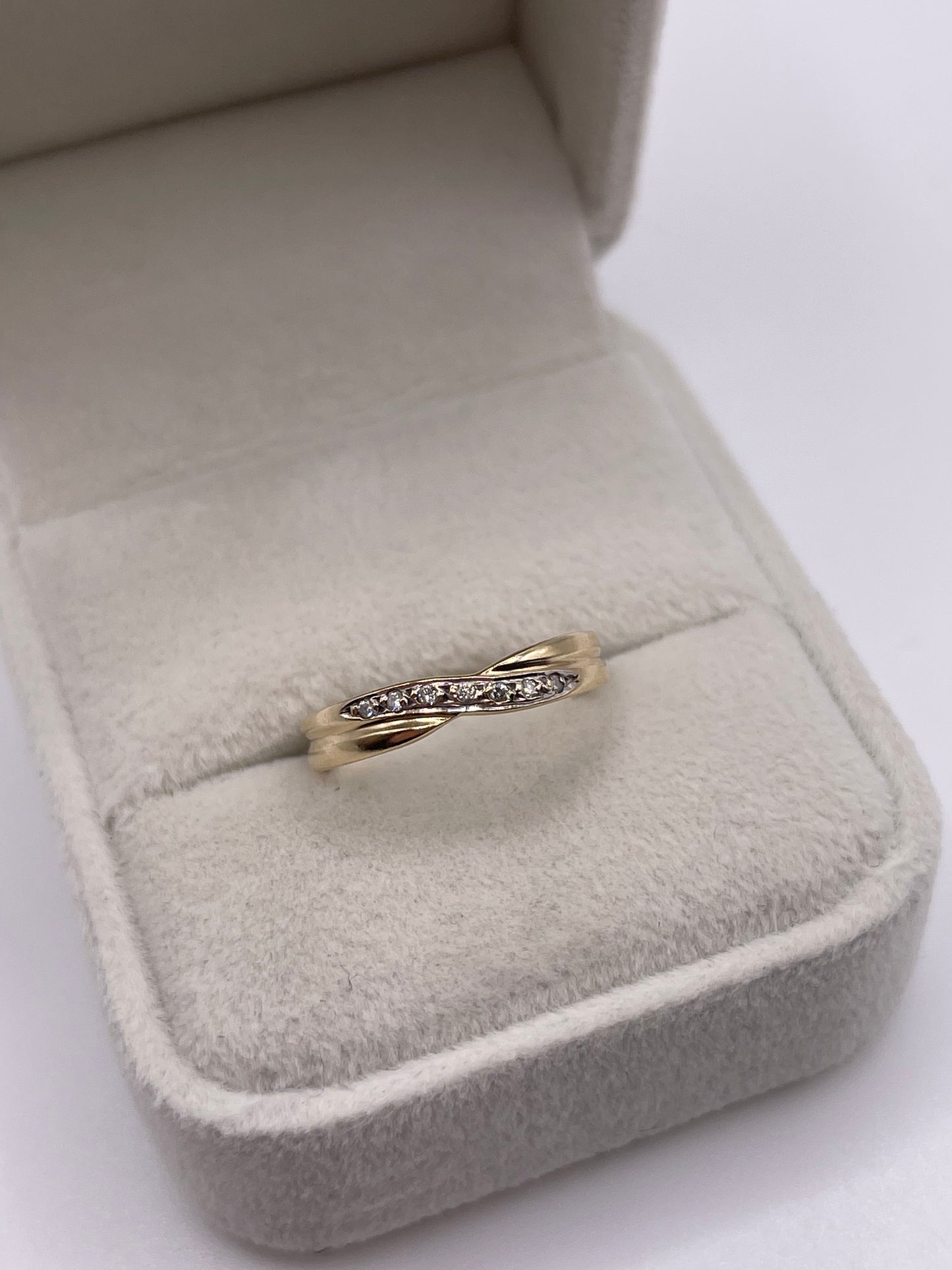 9ct gold diamond ring