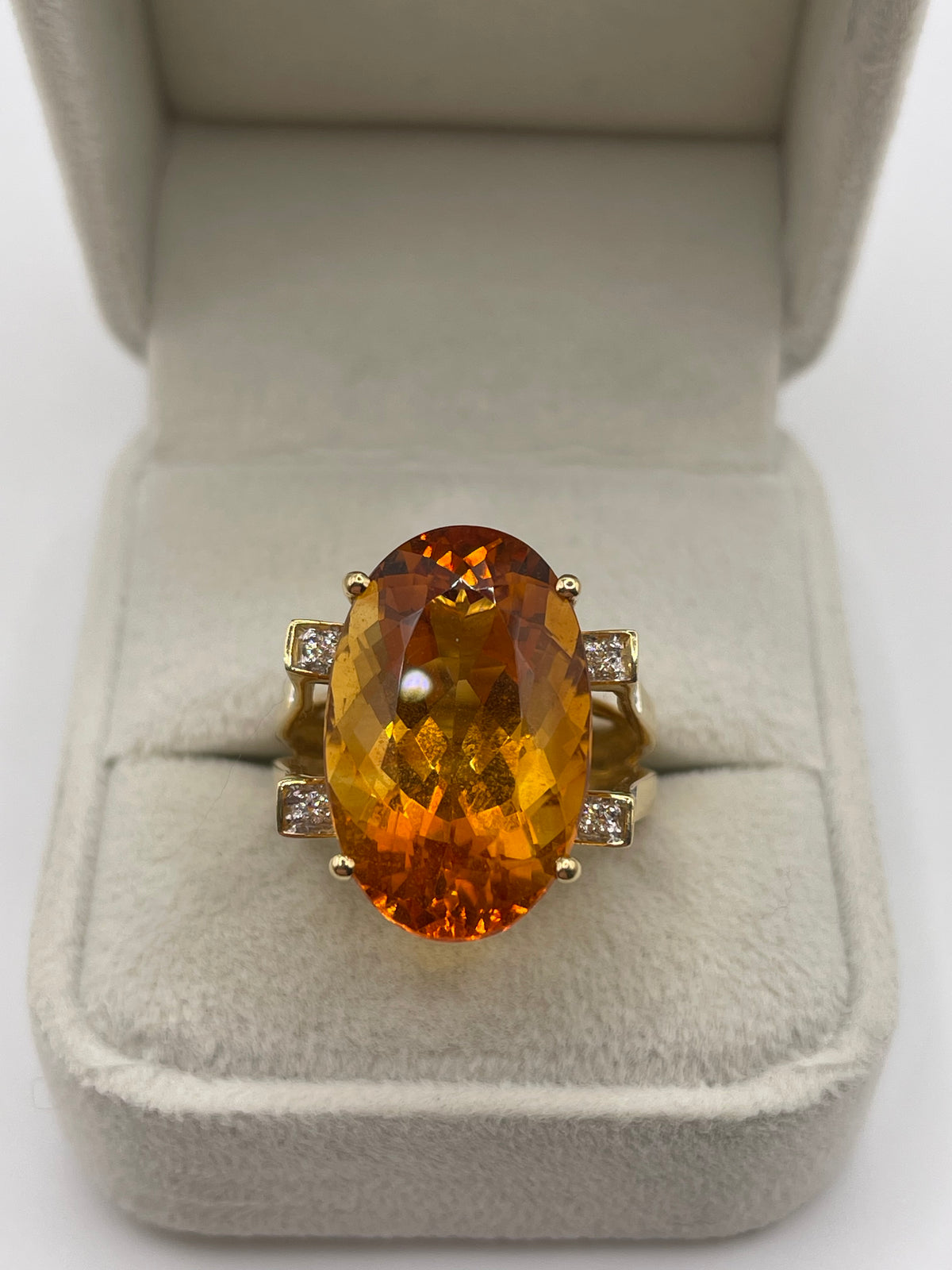 Heavy 18ct gold citrine and diamond ring