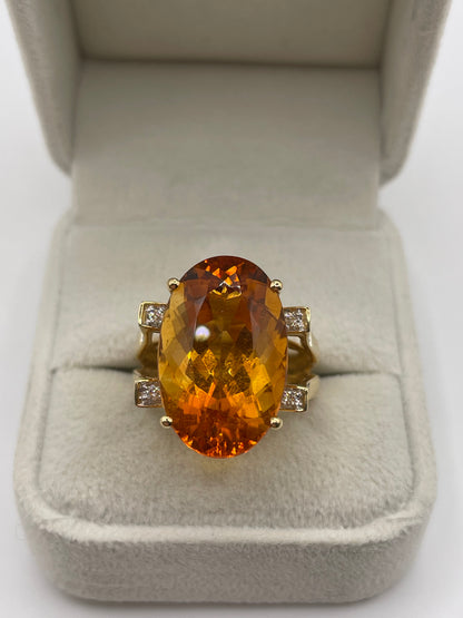 Heavy 18ct gold citrine and diamond ring