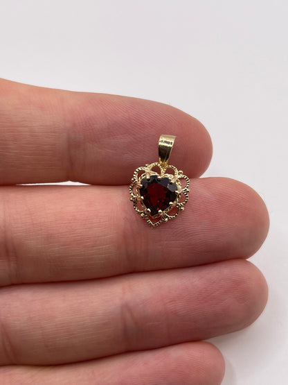 9ct gold garnet heart pendant
