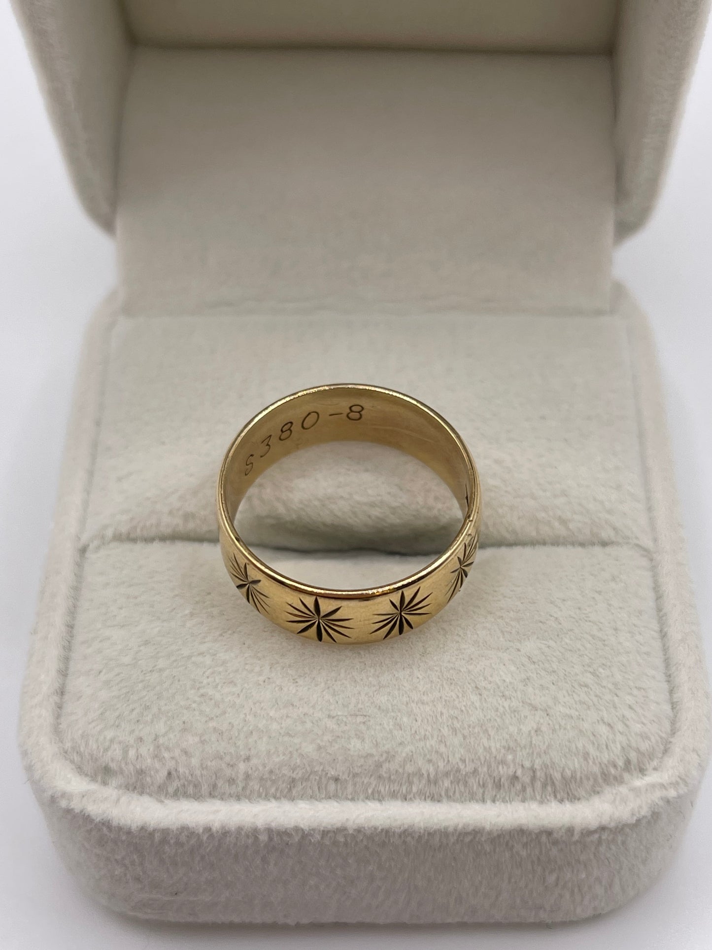 9ct gold patterned band