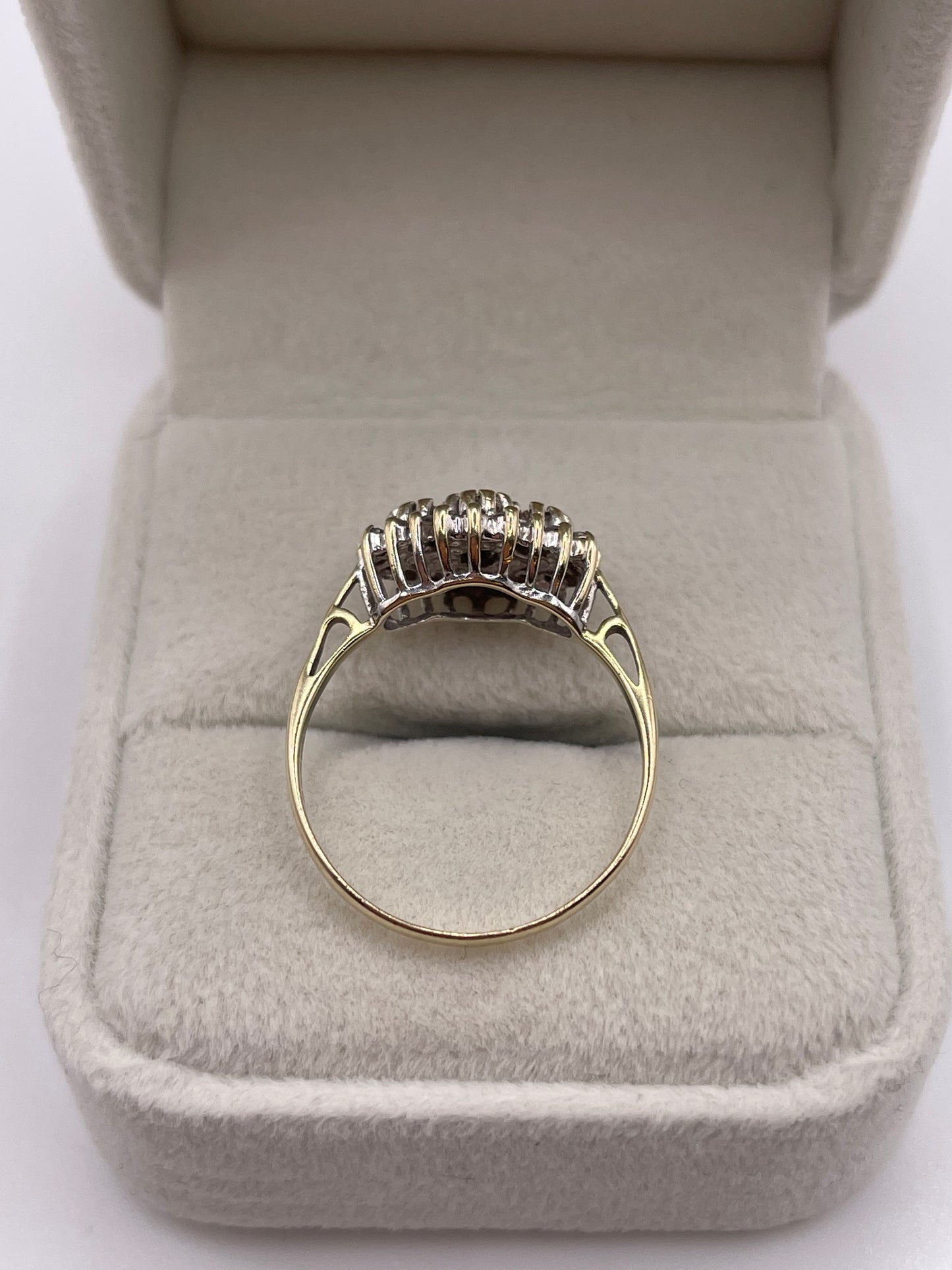 9ct gold aquamarine and diamond ring