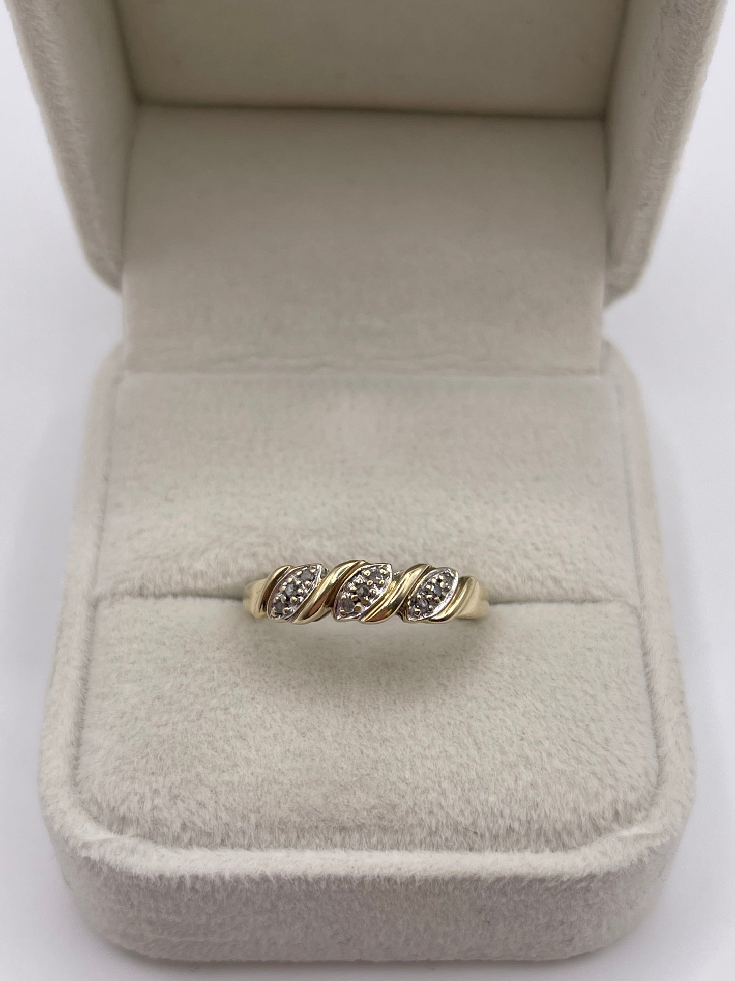 9ct gold diamond ring