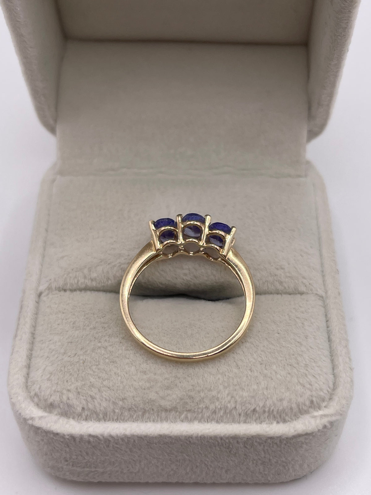 9ct gold tanzanite and diamond ring