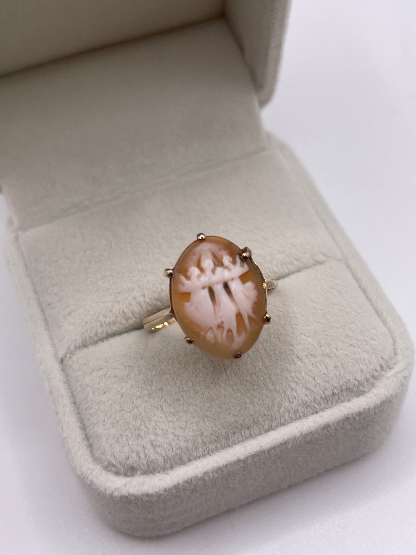 9ct gold cameo ring
