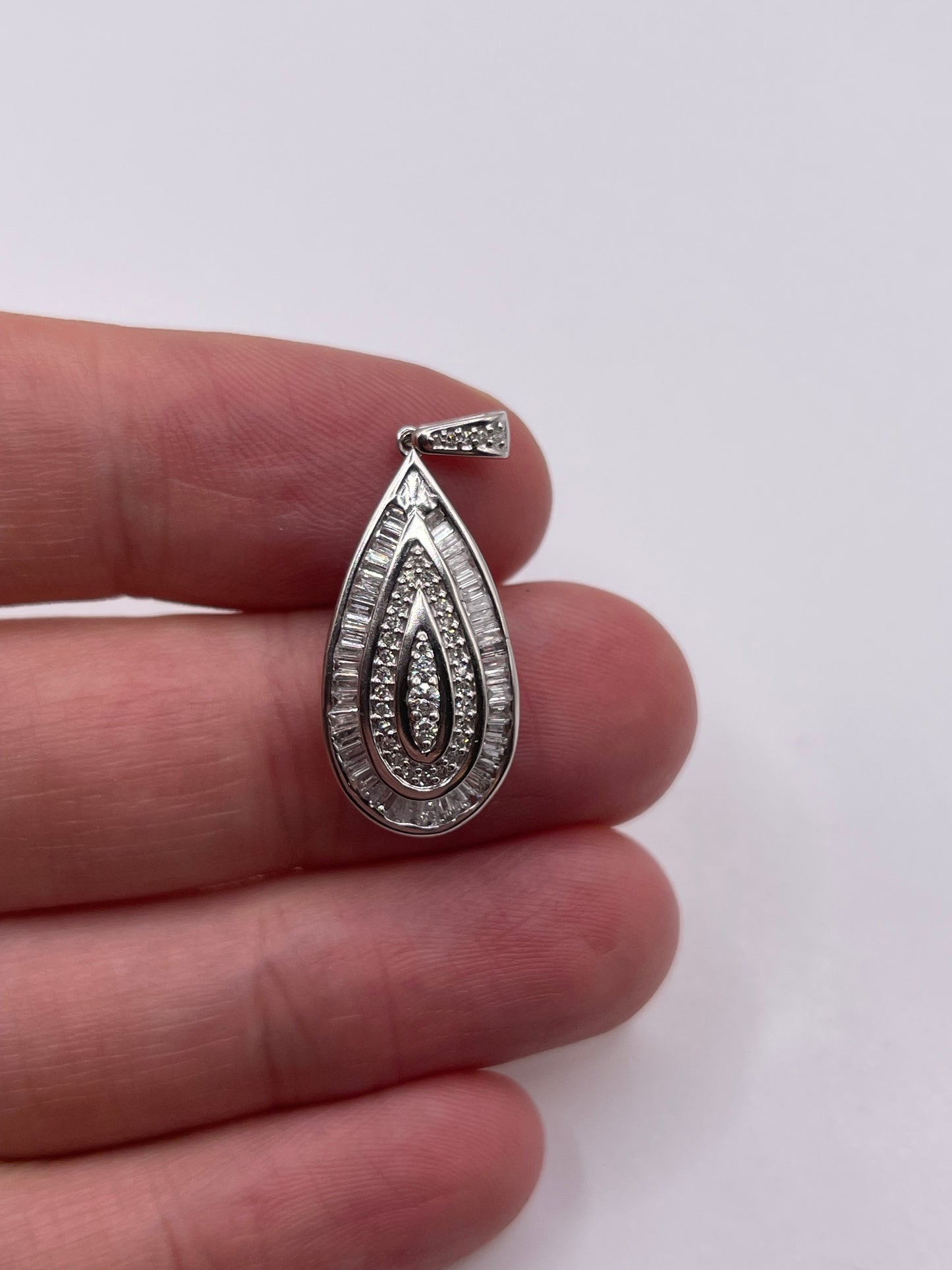9ct white gold diamond cluster pendant