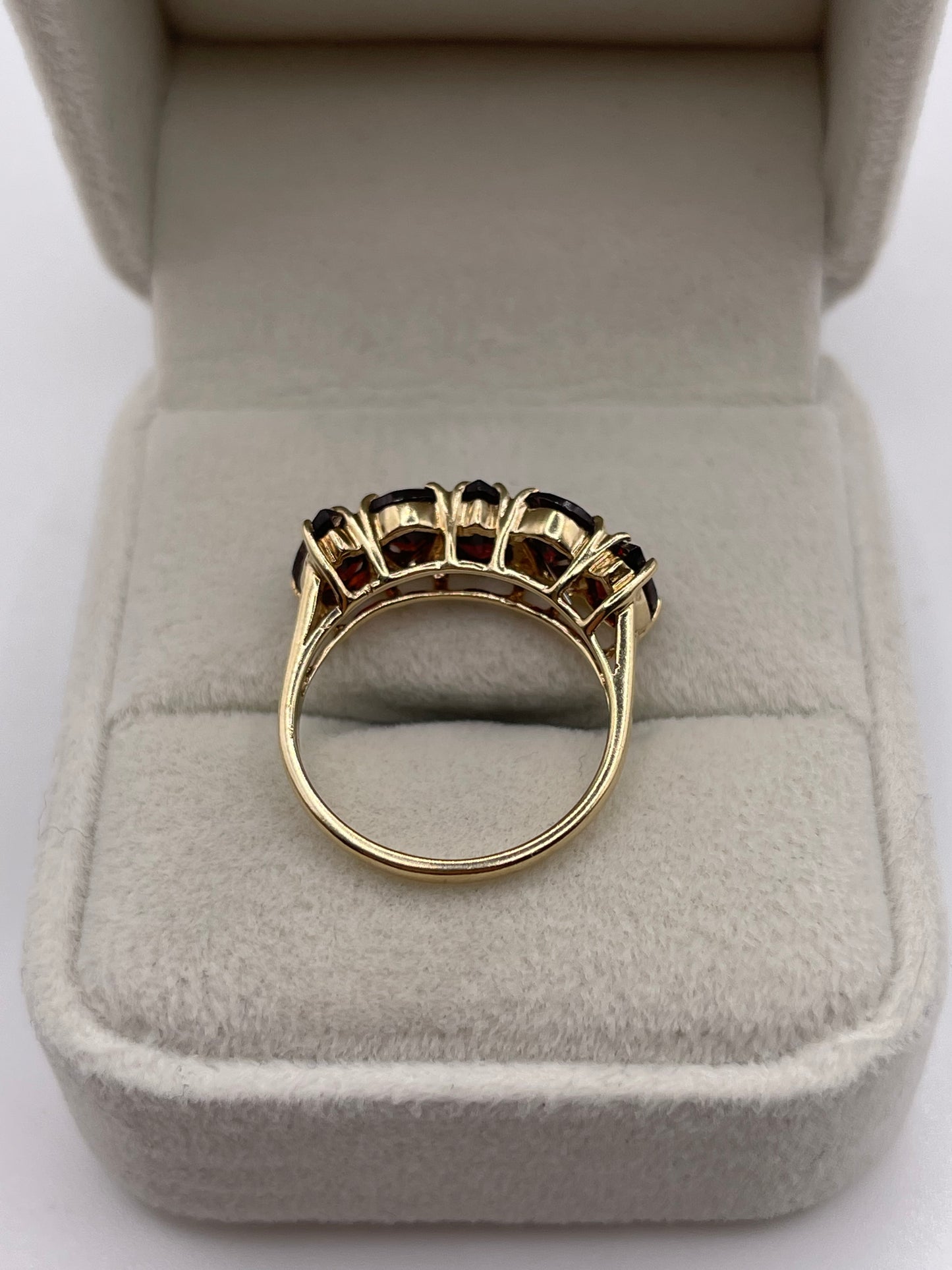 9ct gold garnet ring