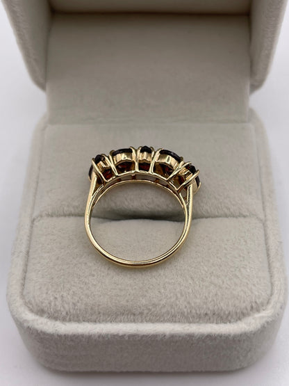 9ct gold garnet ring