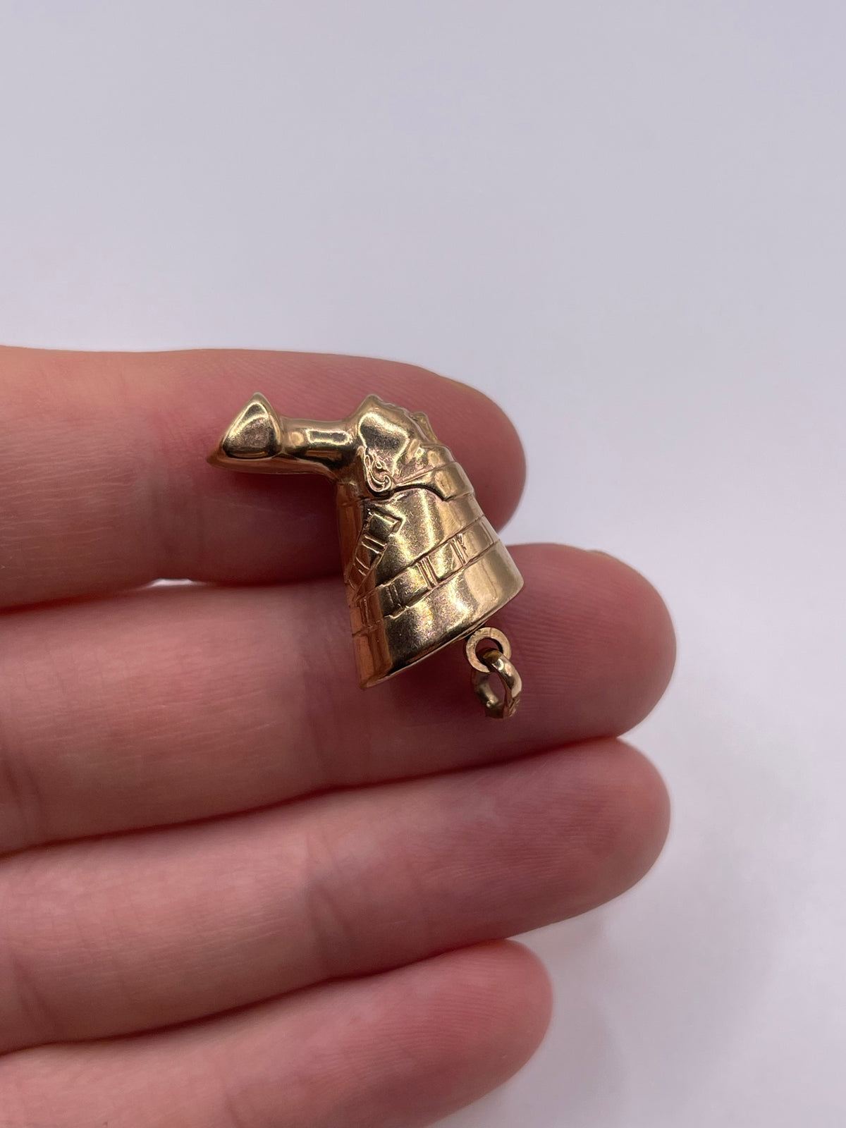 9ct gold queen Nefertiti pendant