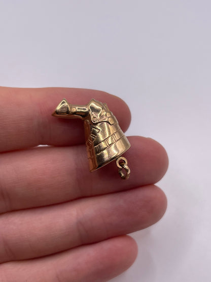 9ct gold queen Nefertiti pendant
