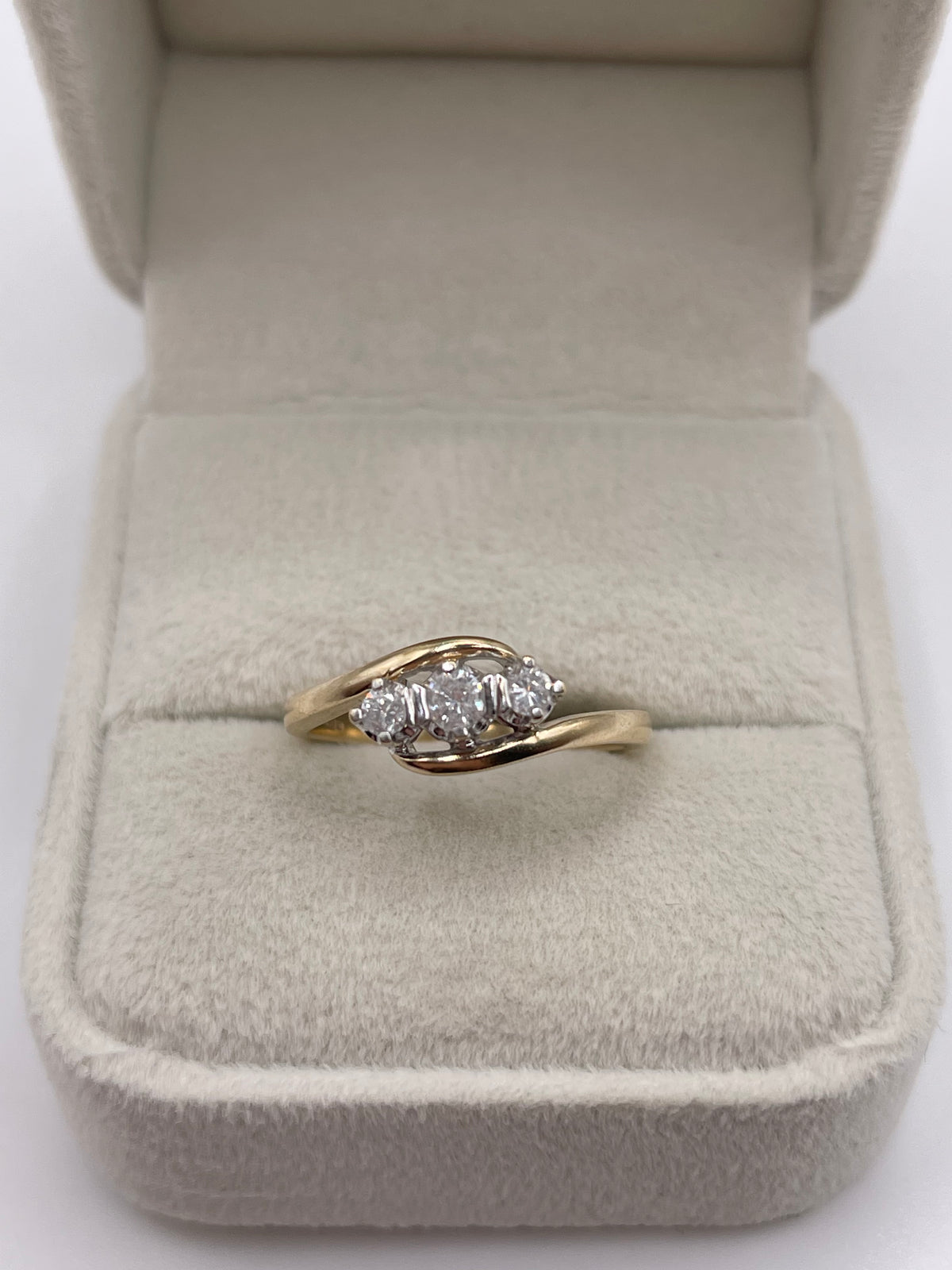 9ct gold 25 point diamond ring