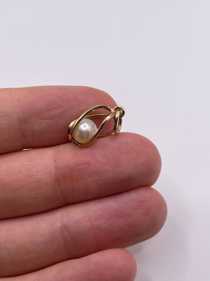 9ct gold pearl pendant
