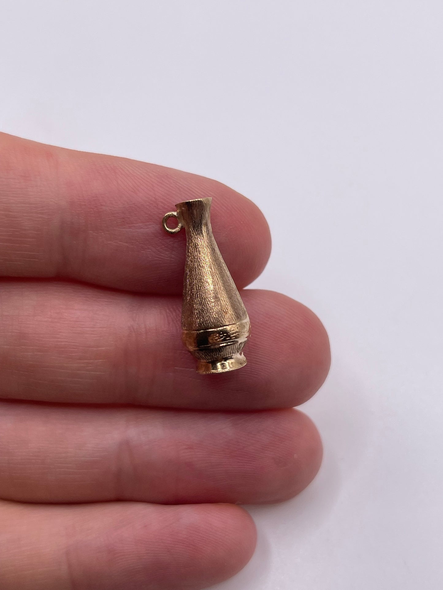 9ct gold vase charm