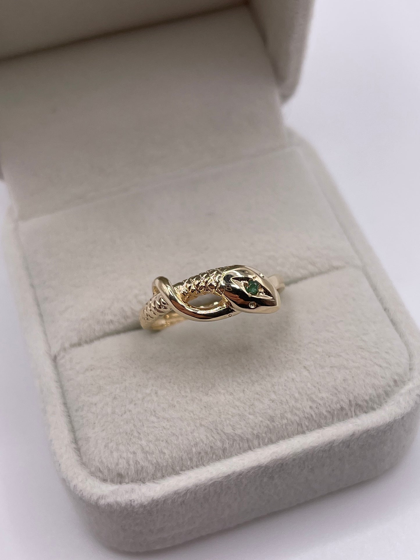9ct gold emerald snake ring