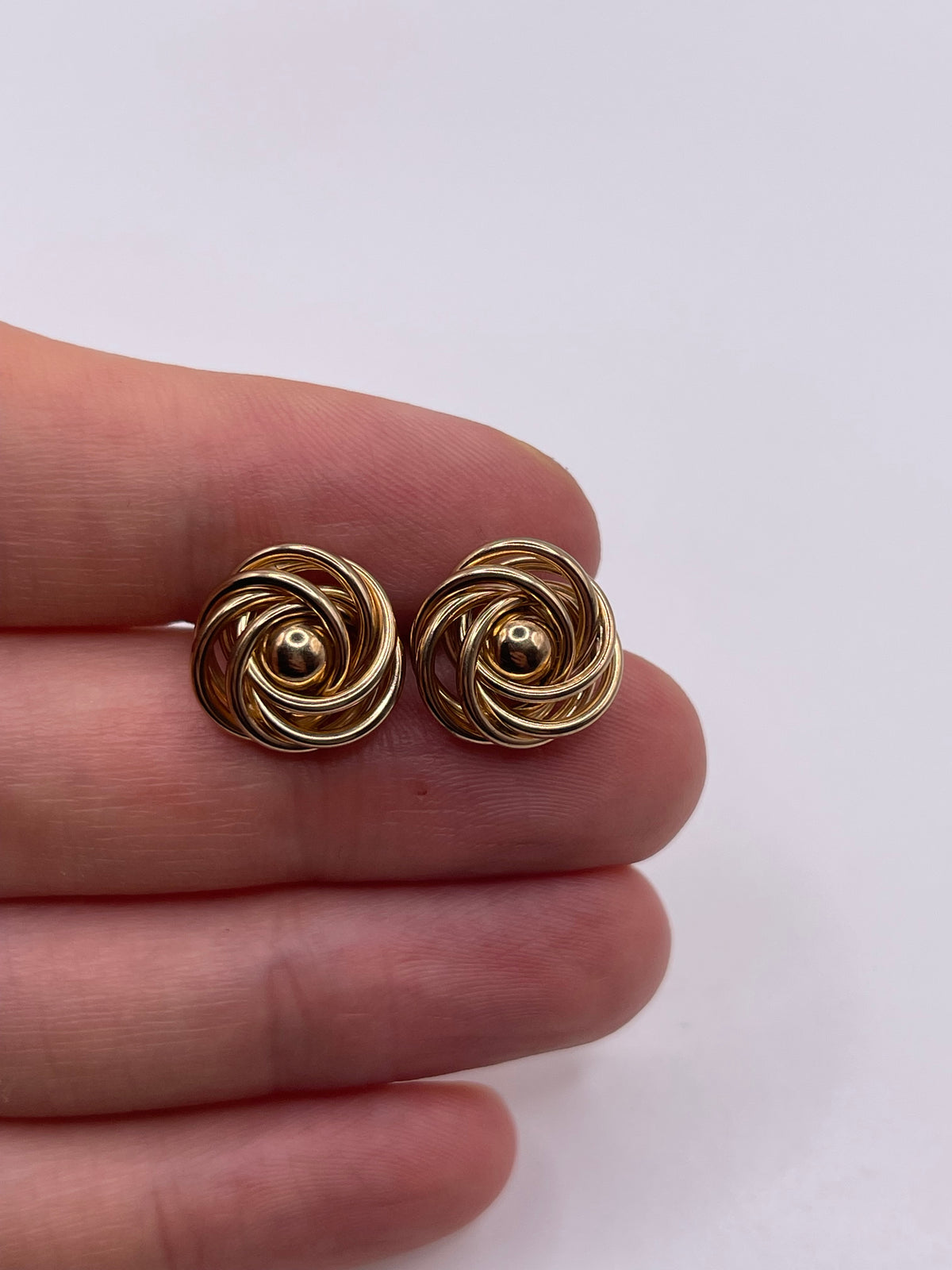 9ct gold knot earrings