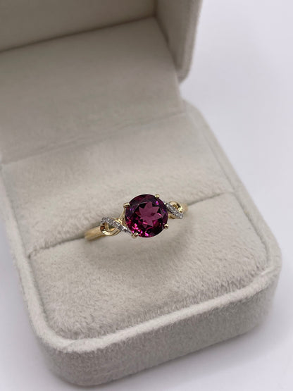 9ct gold garnet and diamond ring