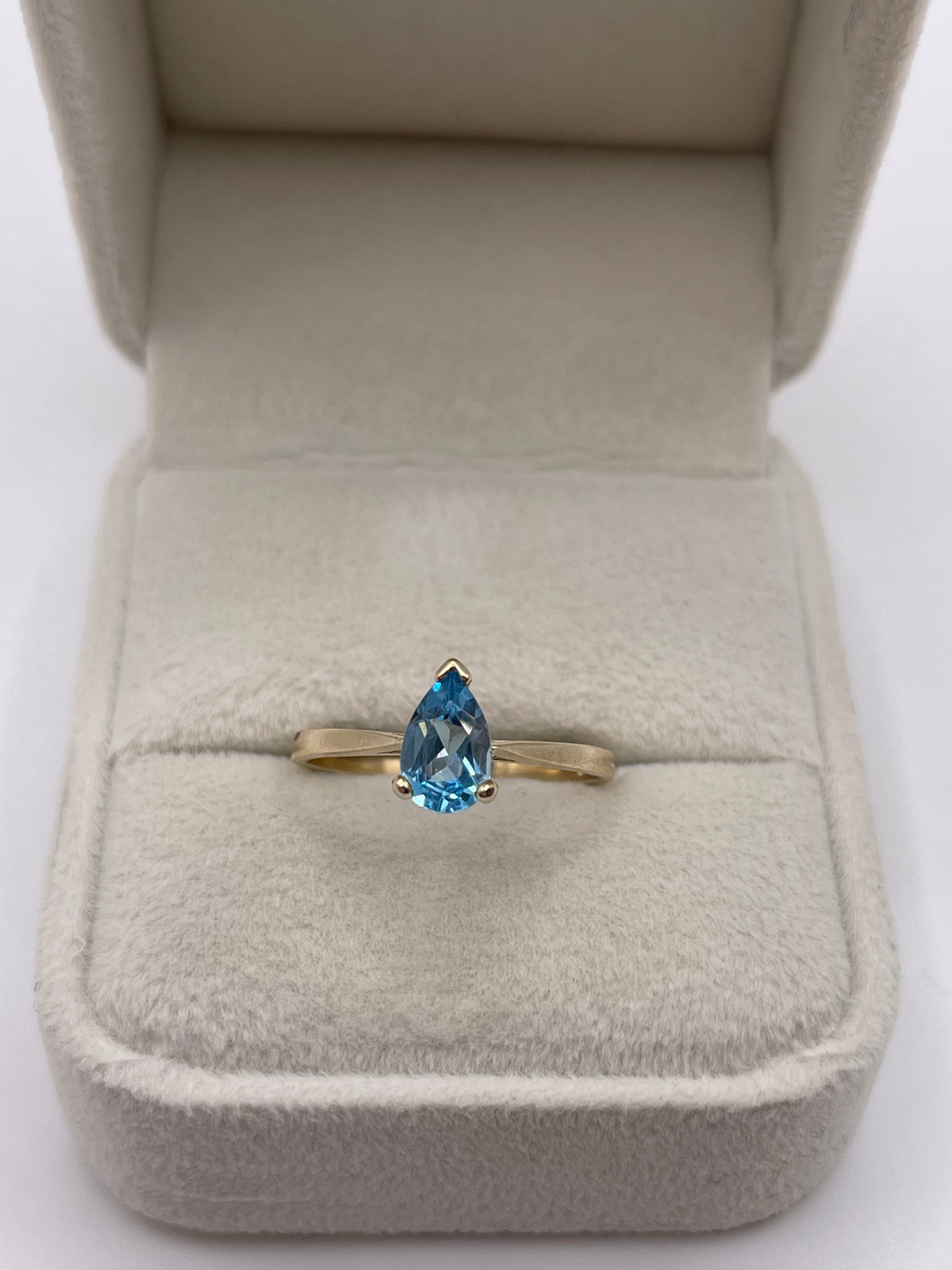 9ct gold topaz ring