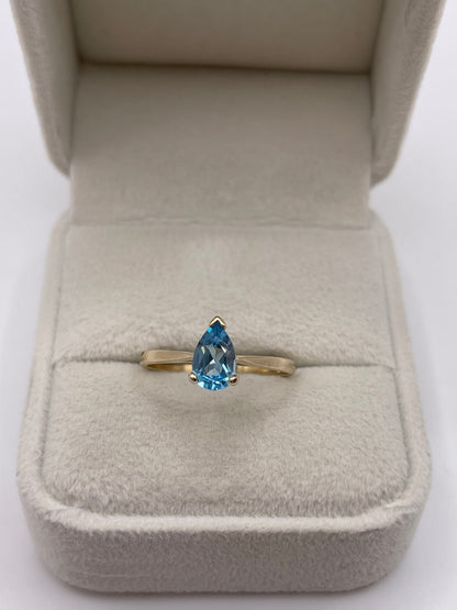 9ct gold topaz ring