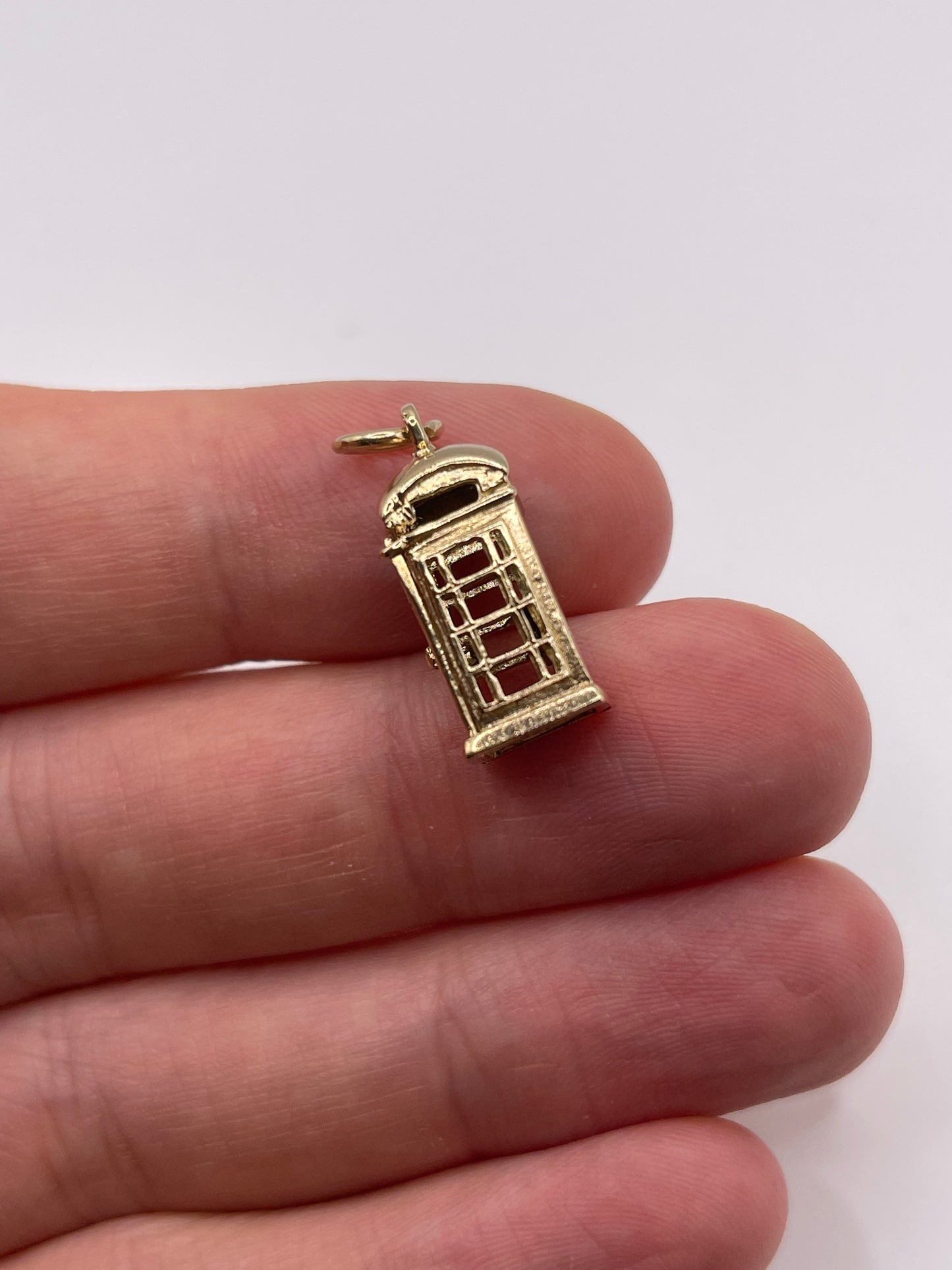 9ct gold telephone box charm