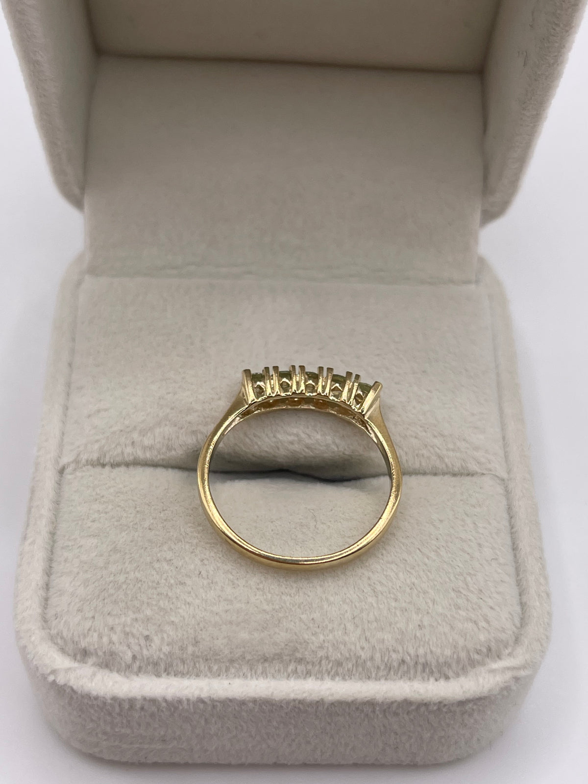 9ct gold quartz ring