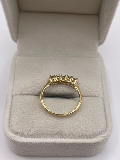 9ct gold quartz ring