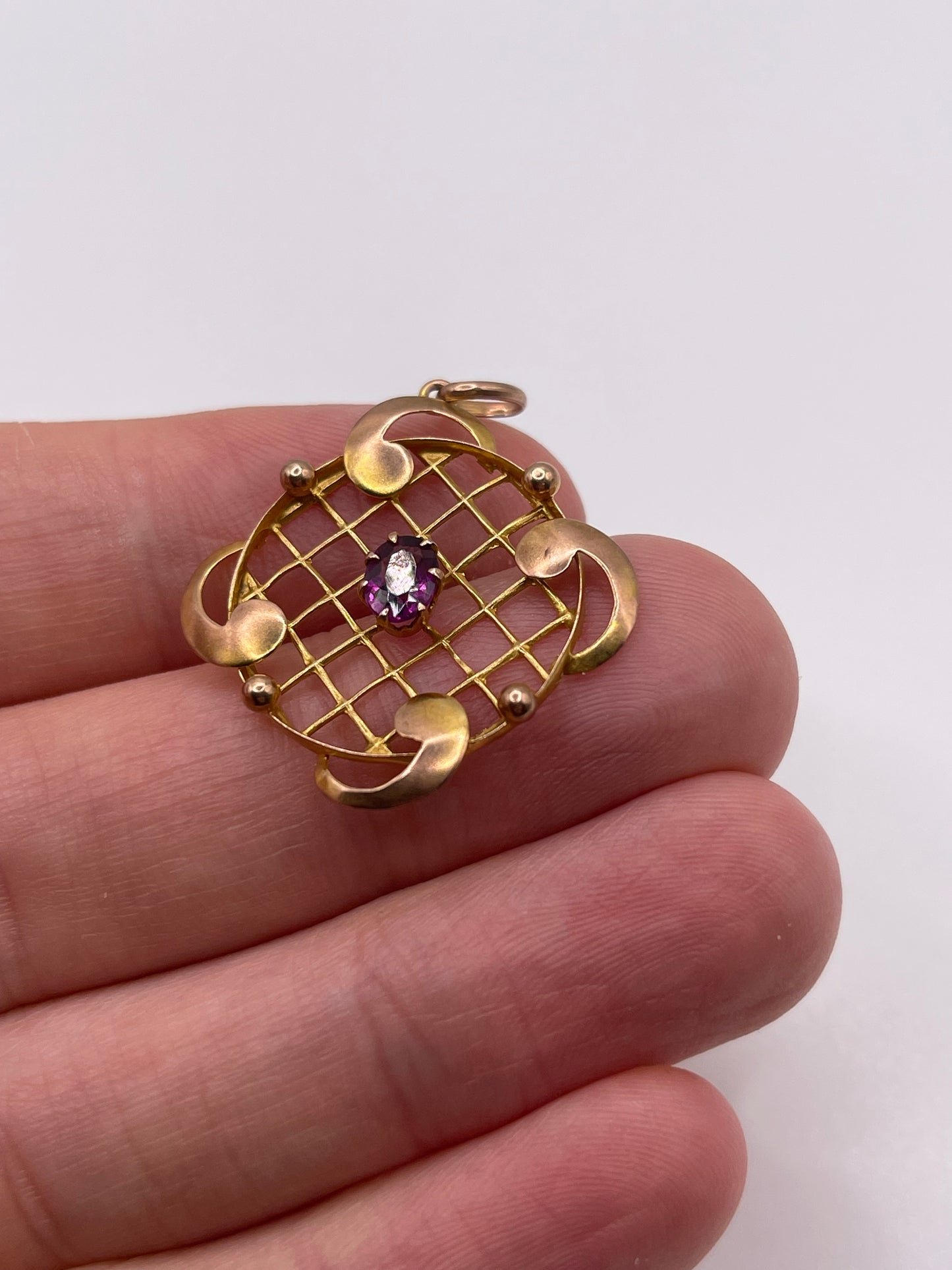 Antique 9ct gold garnet pendant