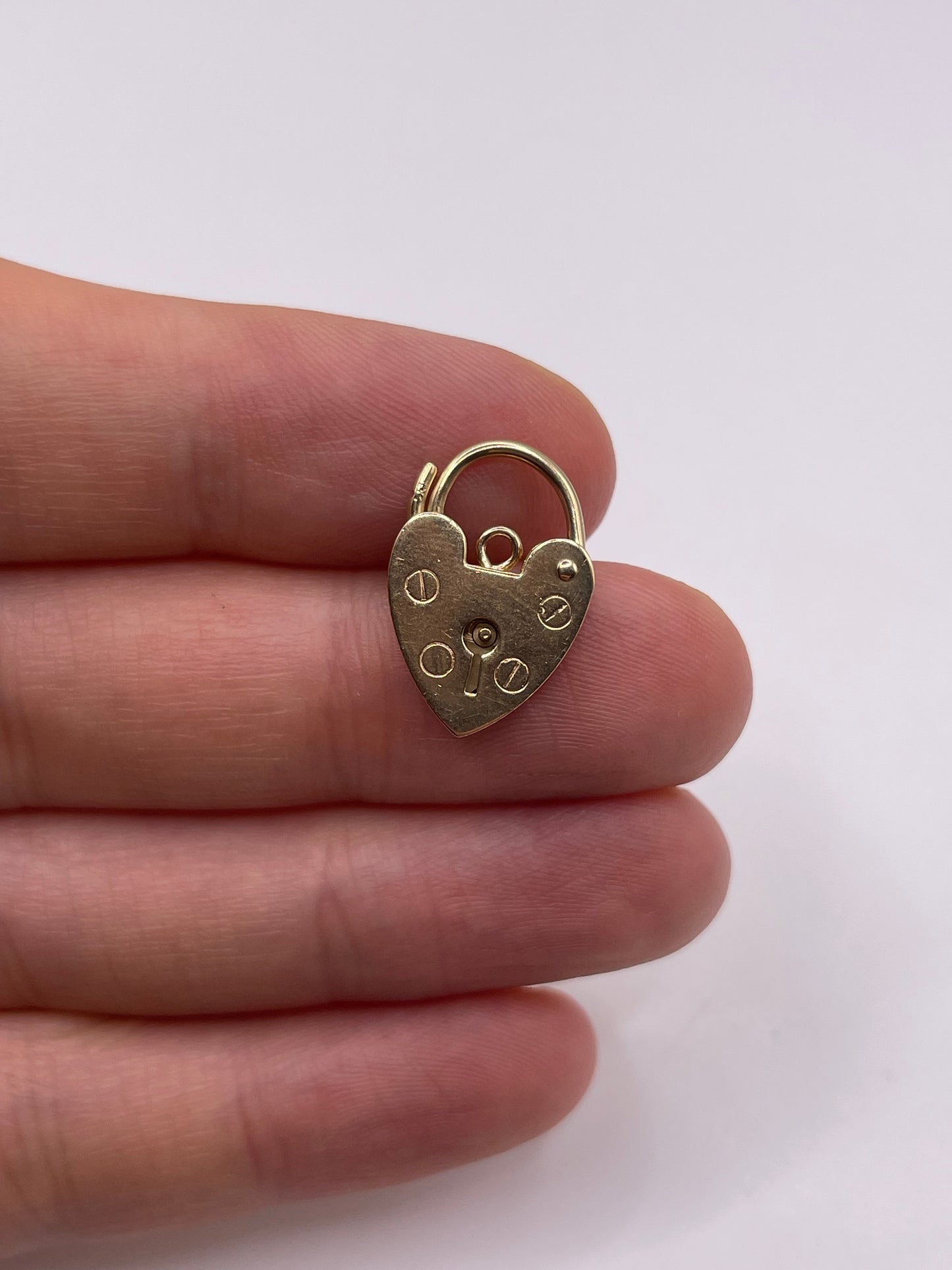 9ct gold padlock 1