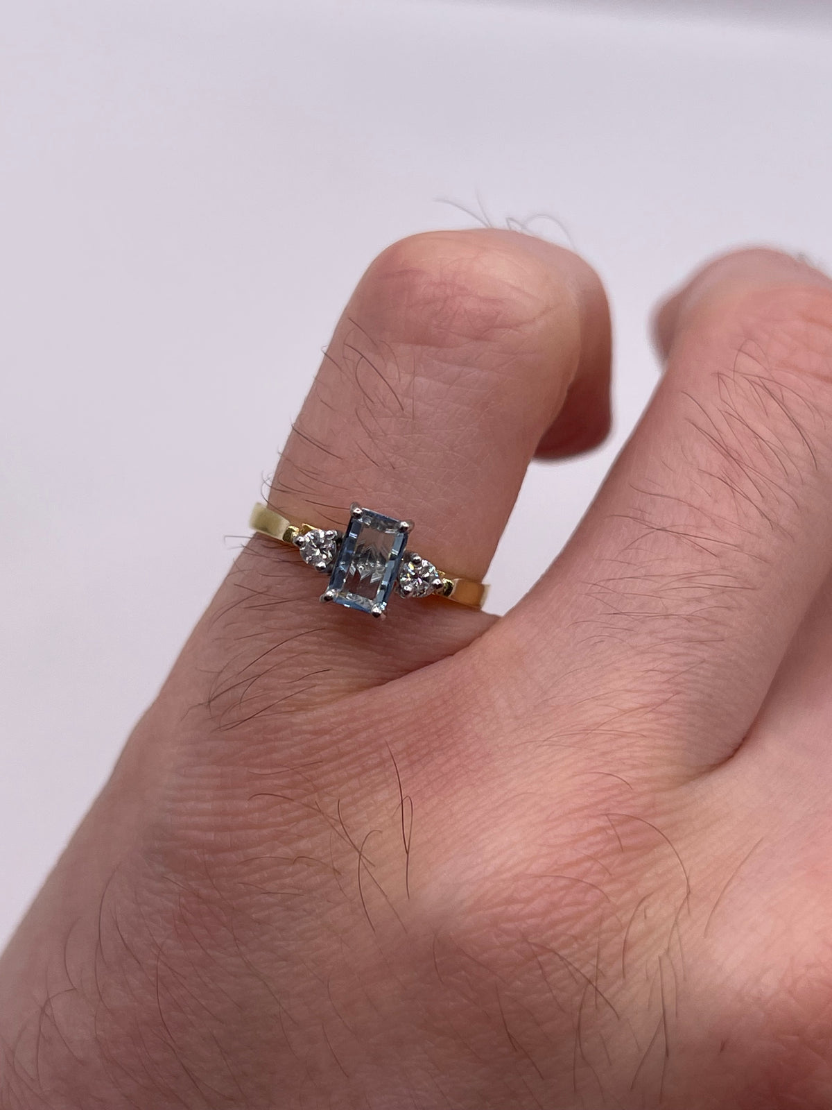 18ct gold aquamarine and diamond ring